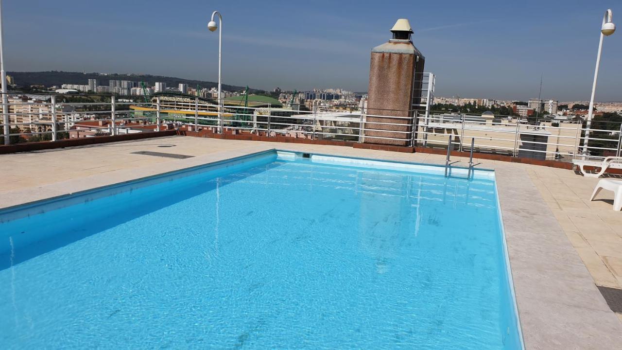 Apart Lisbon Pool Metro Garage